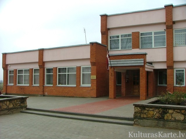 LNCB Rudzātu bibliotēka (ēkas kreisā puse). 