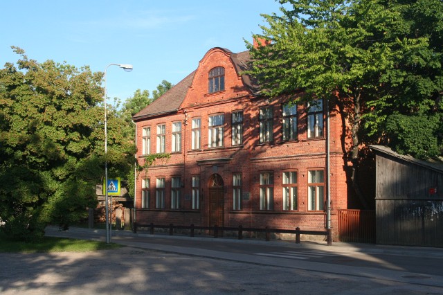 Skolas  ēka